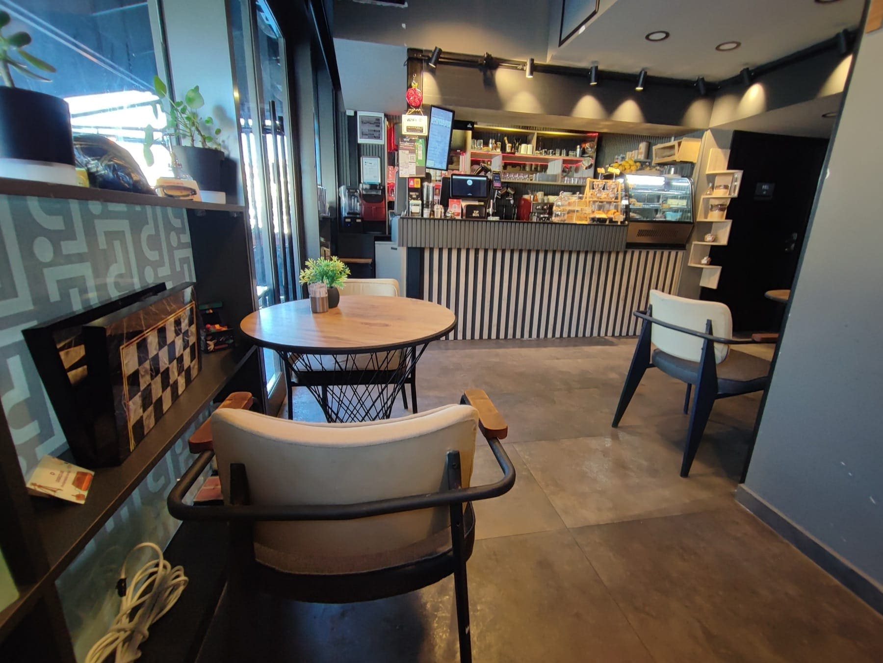 Cafe iç mekân ve oturma alanı