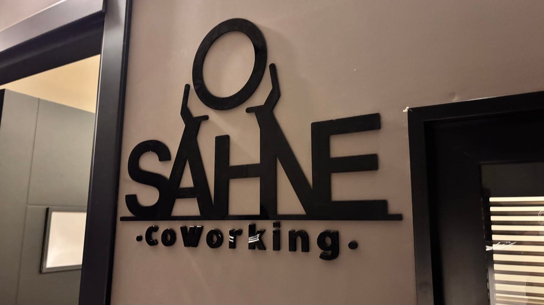 O Sahne Coworking tabelası